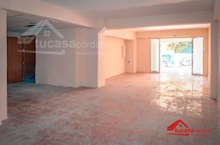 Local Comercial a Huerta de la Reina - Trassierra. Oportunidad única! amplio local comercial en colonia de la paz