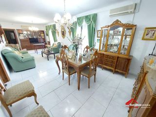 Casa in Almodóvar del Río. Casa de 200 m2 en el centro de almodóvar del río  4 dormitorios