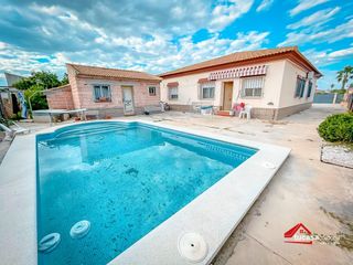 Mas à El Higuerón. Fantástica casa con piscina y 800 m2 de parcela en la barquera