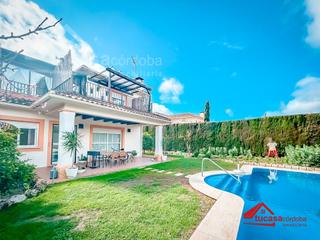 Xalet a Encinarejo de Córdoba. Preciosa casa urbana con terreno en encinarejo