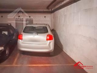 Aparcament cotxe a Santa Rosa - Valdeolleros. Parking con trastero incluido en santa rosa