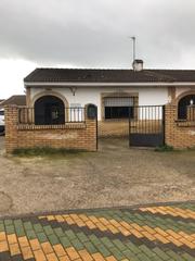 Casa a Villarrubia. Bonito  chalet en villarubia de córdoba