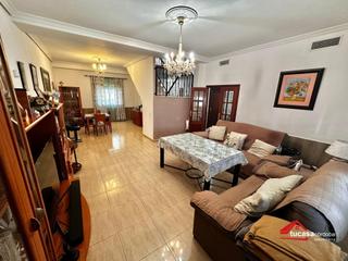 Casa a Alcolea. Chalet rústico no hipotecable con piscina en urbanización las qu