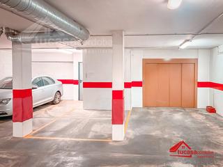 Aparcament cotxe a Ciudad Jardín - Zoco. Plaza de parking en venta  junto a jardines de los patos, zona r