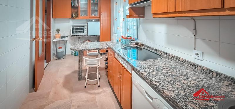 Foto dff48099-5d62-4443-b300-ac636677a106. Zweistöckige wohnung mit heizung parking in Sector Sur Córdoba