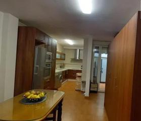 Appartement à Centro. Amplio piso en el centro de córdoba con ascensor y patio privado