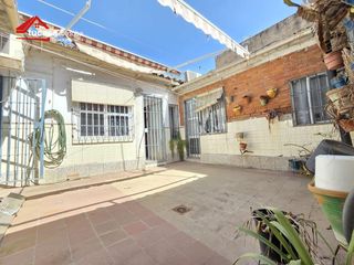 Maison à Campo de la Verdad - Miraflores. Casa con gran patio en avenida de cádiz  3 dormitorios  orientac