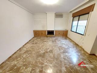 Casa a Campo de la Verdad - Miraflores. Amplia casa en campo de la verdad  zona baja, con garaje y terra