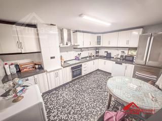 Maison à Campo de la Verdad - Miraflores. Amplia casa de dos plantas con azotea en campo de la verdad zona