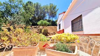 Xalet a Las Jaras. Chalet con encanto y gran parcela en trasierra  urbanización el