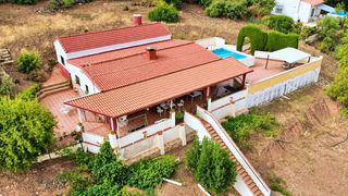 Chalet in Las Jaras. Chalet urbano e hipotecable en trassierra urb. el jardinito  par