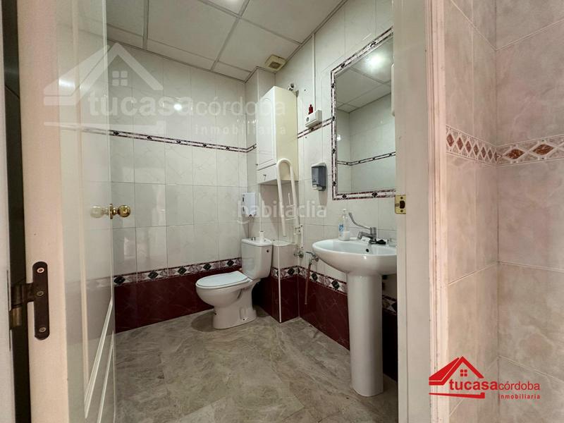 Foto c2ccab6d-e22d-4e04-9d2a-a425adbbe9c0. Locale commerciale in Huerta de la Reina - Trassierra Córdoba