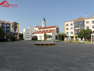 Piso en Poniente-Norte - Miralbaida - Parque Azahara. Amplio piso en miralbaida, córdoba  ascensor, terraza y plaza de