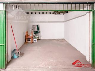 Aparcament cotxe a Huerta de la Reina - Trassierra. Cochera cerrada de 15 m2 en colonia de la paz  arroyo del moro