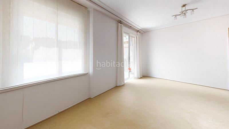 Foto f6449f1b-434c-4f50-90b8-04f41a85a814. Piso gran oportunidad en zona arroyo del moro, vivienda con piscina comunitaria, de 3 dormitorios, 2 baños, terraza, cochera y trastero en Córdoba
