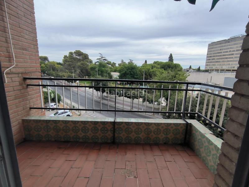 Foto 70bdc065-612a-47e0-bbcc-e53f8c1ee0aa. Piso amplio y luminoso piso en parque cruz conde con vistas a los jardines en Córdoba