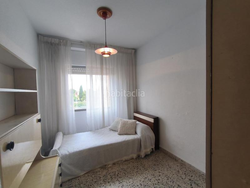 Foto b6f2d930-3f18-4c62-a852-6e47cdb34a00. Piso amplio y luminoso piso en parque cruz conde con vistas a los jardines en Córdoba