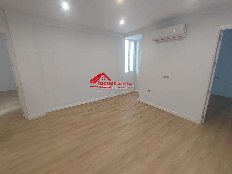 Foto d9b671c0-9b64-45de-b70e-33c9cb15c99c. Appartamento in Ciudad Jardín - Zoco Córdoba