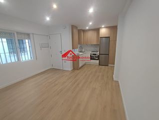 Flat in Ciudad Jardín - Zoco. Amplio pisazo en venta en ciudad jardín tu nuevo hogar te espera