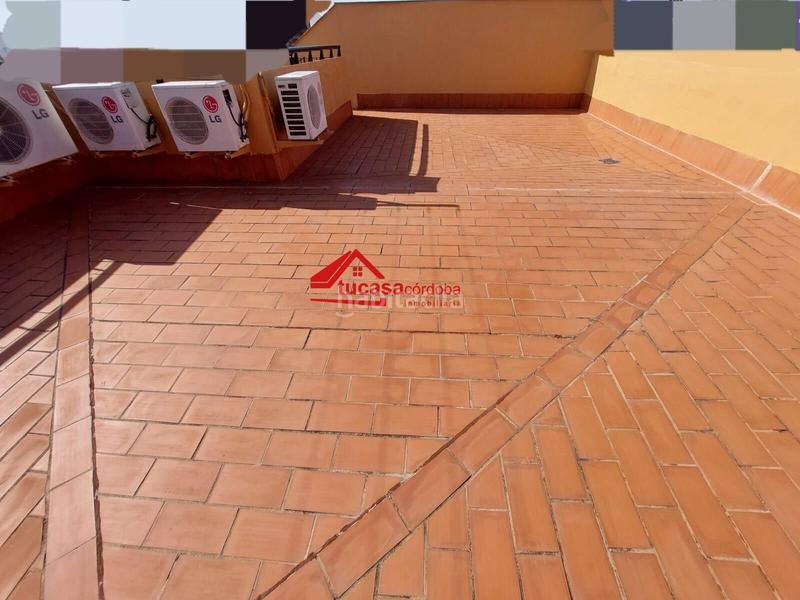 Foto 51f00a27-b2ef-40a6-b8d4-2c1da59fae1c. Haus mit parking in Ciudad Jardín - Zoco Córdoba