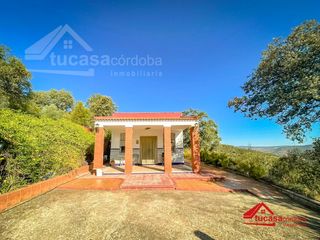 Casale in Villaviciosa de Córdoba. Casa con terreno a 1km de el vacar no hipotecable  espacio, natu