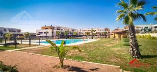 Rez-de-chaussée à Tablero Bajo - Arruzafilla. Planta baja de obra nueva con terraza, piscina y garaje en turru