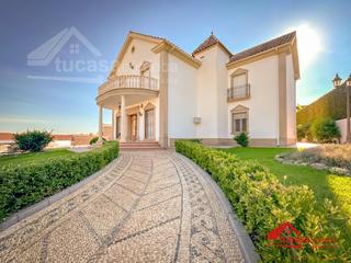 Xalet a El Brillante -El Naranjo - El Tablero. Chalet de ensueño con piscina y jardín en sansueña