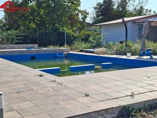 Mas à El Higuerón. Casa con terreno y piscina con dos viviendas en el higuerón cort