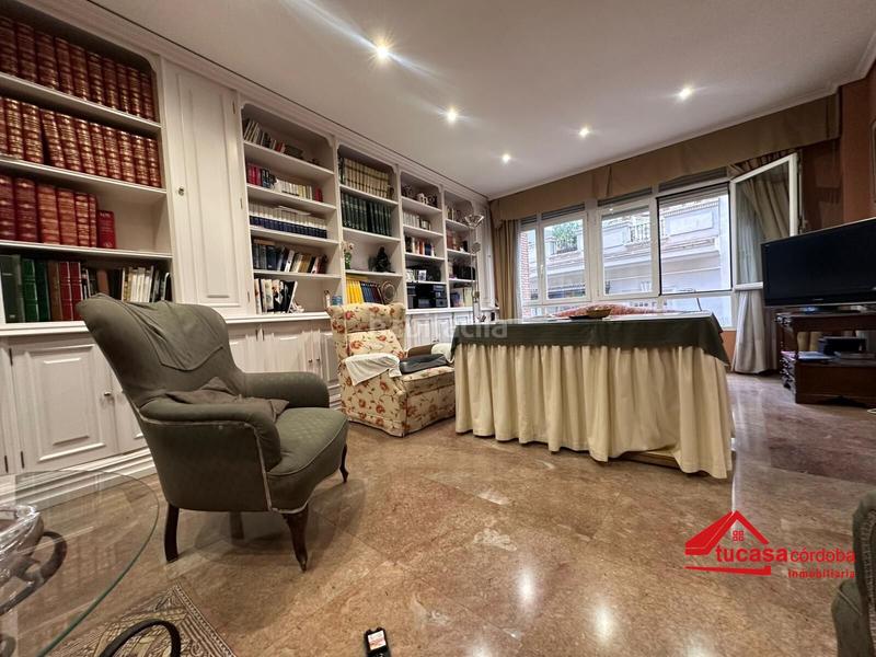 Foto cbb23b84-d5e2-45ca-abbc-e3c034a56cd6. Flat with parking in Centro Córdoba