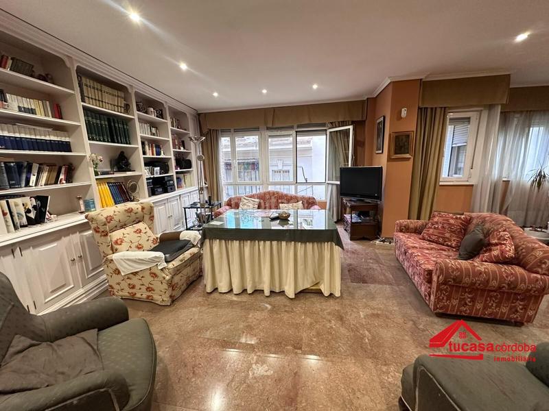 Foto d3103cb6-8b32-4e8a-9d13-f3624980d7e3. Flat with parking in Centro Córdoba