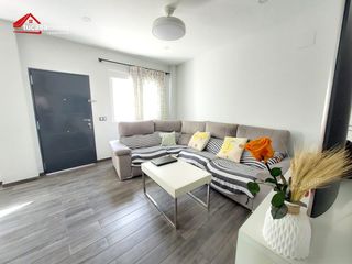 Casa a Campo de la Verdad - Miraflores. Espectacular casa de 162 m2 reformada en 2018  6 dorm. y 3 baños