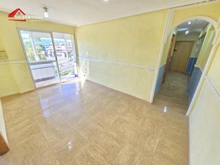 Appartement à Sector Sur. Piso con ascensor y terraza en avda. de cádiz  3 dormitorios  in