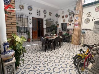 Casa a Villarrubia. Gran casa en villarrubia  194 m2  5 dormitorios y 2 cocinas  azo