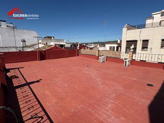 Casa a Villarrubia. Gran casa en villarrubia  194 m2  5 dormitorios y 2 cocinas  azo