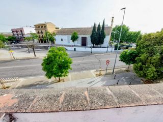 Casa a Campo de la Verdad - Miraflores. Magnífica casa de 285 m2 en miraflores!  9 dorm. dobles  patio y