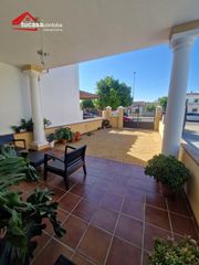 Casa in Villarrubia. Magnífica casa unifamiliar en villarrubia  4 dormitorios  chimen