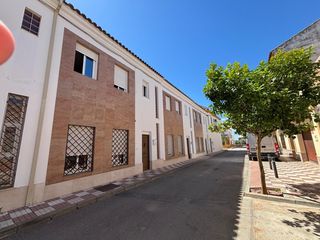 House in Victoria (La). Casa amueblada lista para entrar a vivir con gran patio en la vi