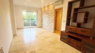 Piso en Ollerías - San Cayetano. Vivienda muy luminosa, con terraza, junto a la avenida de las ol