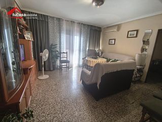 Piso en Sector Sur. Piso exterior y luminoso en av. de cádiz con terraza