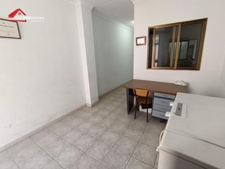 Local Comercial en Fernán - Núñez. Local comercial de 84 m2 a pie de calle en fernán núñez  2 patio