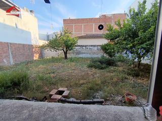 Wohngrundstück in Fernán - Núñez. Solar urbano de 261 m2 en fernán núñez  15 metros de fachada  id