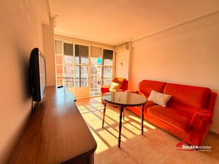 Appartamento  Calle del platero pedro de bares. Piso exterior en levante  carlos iii, córdoba, con 3 dormitorios