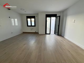 Casa adossada a Villarrubia. Exclusivo adosado de obra nueva en villarrubia de 218 m2 con pat