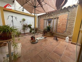 Haus in Villarrubia. Casa de 220 m2 en villarrubia  6 dormitorios y 4 baños  dos pati
