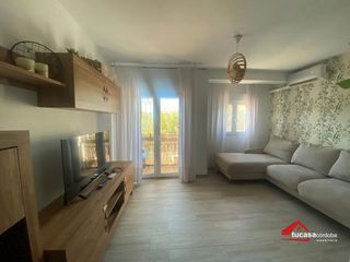 Etagenwohnung in Sta. Marina - San Andrés - San Pablo - San Lorenzo. Piso junto a avda. de barcelona luz, espacio, terraza y una ubic