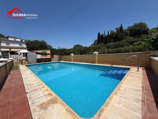 Chalet in Alcolea. Espectacular chalet de 177 m2 con piscina privada en urb. el sol