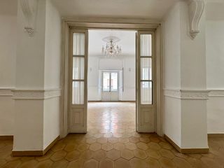 Pis a Centro. Señorial piso de 324m2, con techos altos, en pleno centro de cór