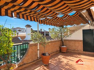 Maison à Ciudad Jardín - Zoco. Casa en venta en exclusiva en olivos borrachos con 4 dormitorios