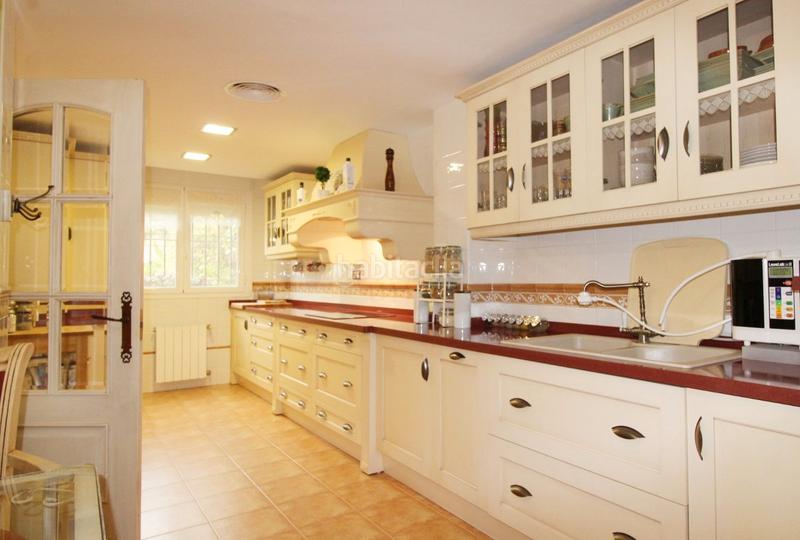 Foto e15d6101-e47f-4537-8e11-a2cb767d9007. Chalet mit kamin parking pool in Paraíso Arenal - La Colina Córdoba