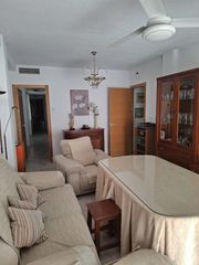 Pis  Pasaje escultor collaut valera. Amplio piso en edisol con 4 habitaciones y 2 baños